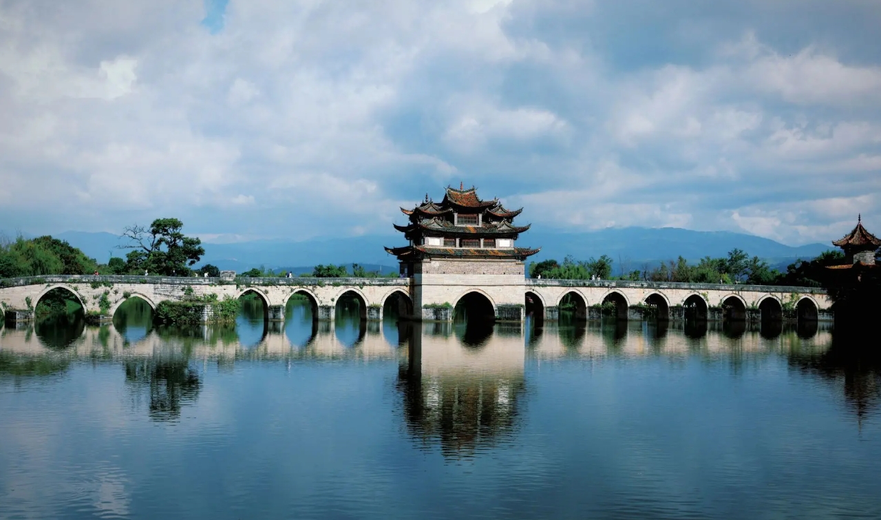 Cầu Song Long – cây cầu đá cổ nổi tiếng Kiến Thủy