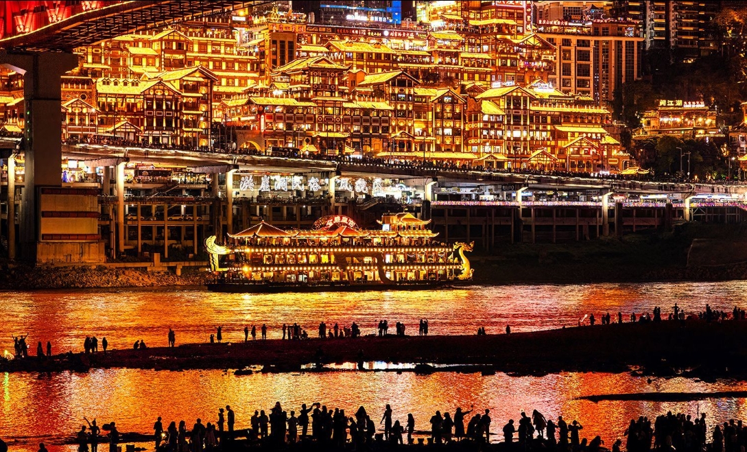 Hồng Nhai Động Trùng Khánh lung linh về đêm